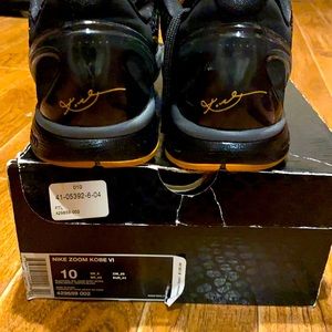 Nike zoom Kobe VI size 10
